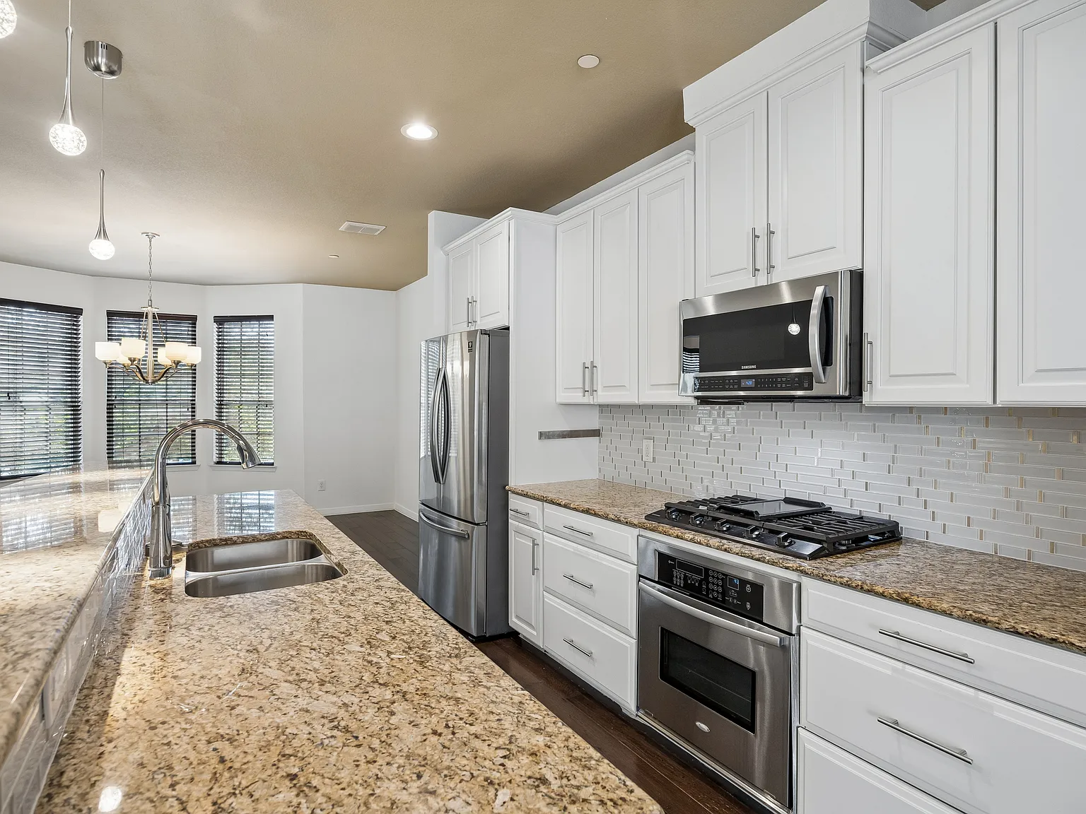 4 bed, 3.5 bath, 2509 sqft, $3,000 — Photo 2