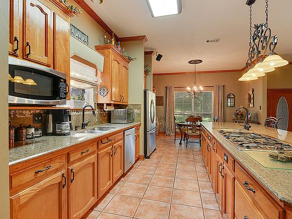 3rd image of 8450 Beechwood Dr