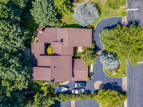 5th image of 15 Bristol Dr