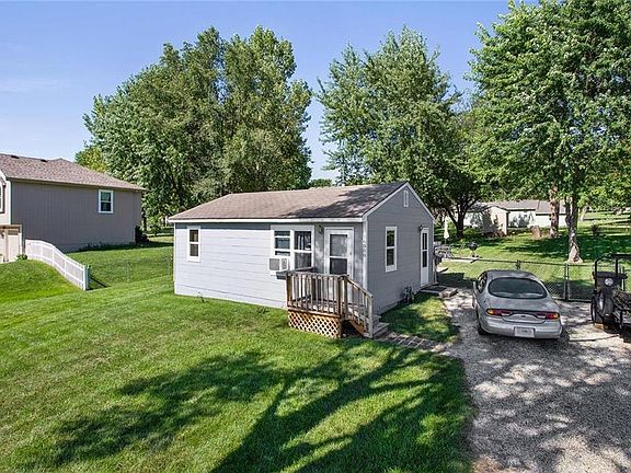 2nd image of 16000 Terry Ave