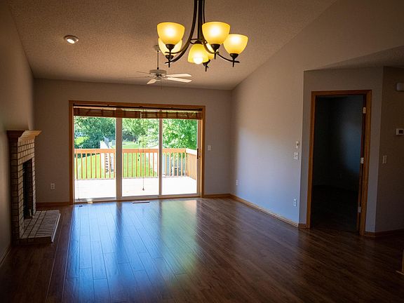 4th image of 1050 Primrose Ln