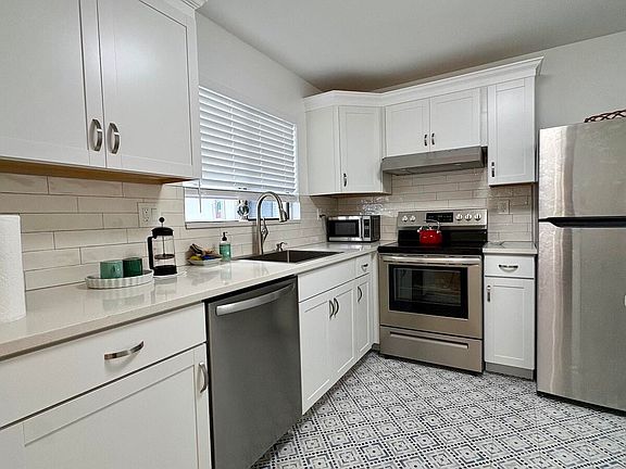 5th image of 15091 Ashland Cir #I