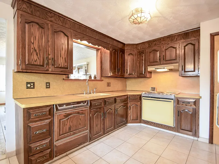 3895 Madison Ave — Photo 6