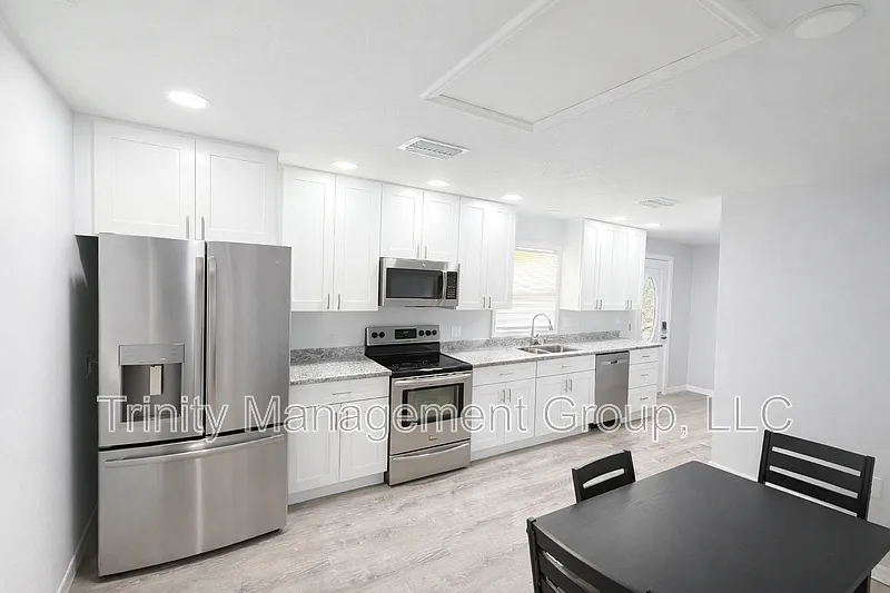 1509 Winding Way E — Photo 4