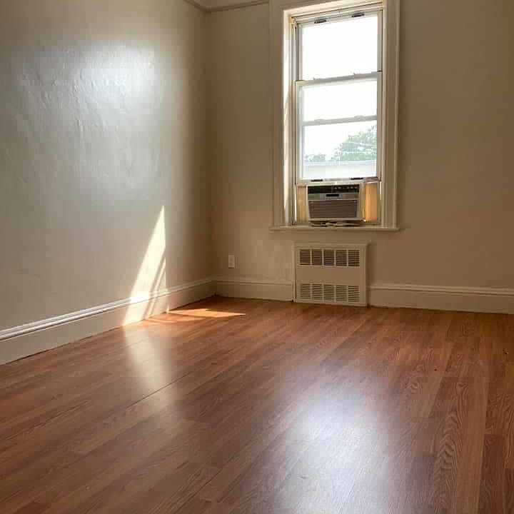 1st image of 1442 Ovington Ave #2R
