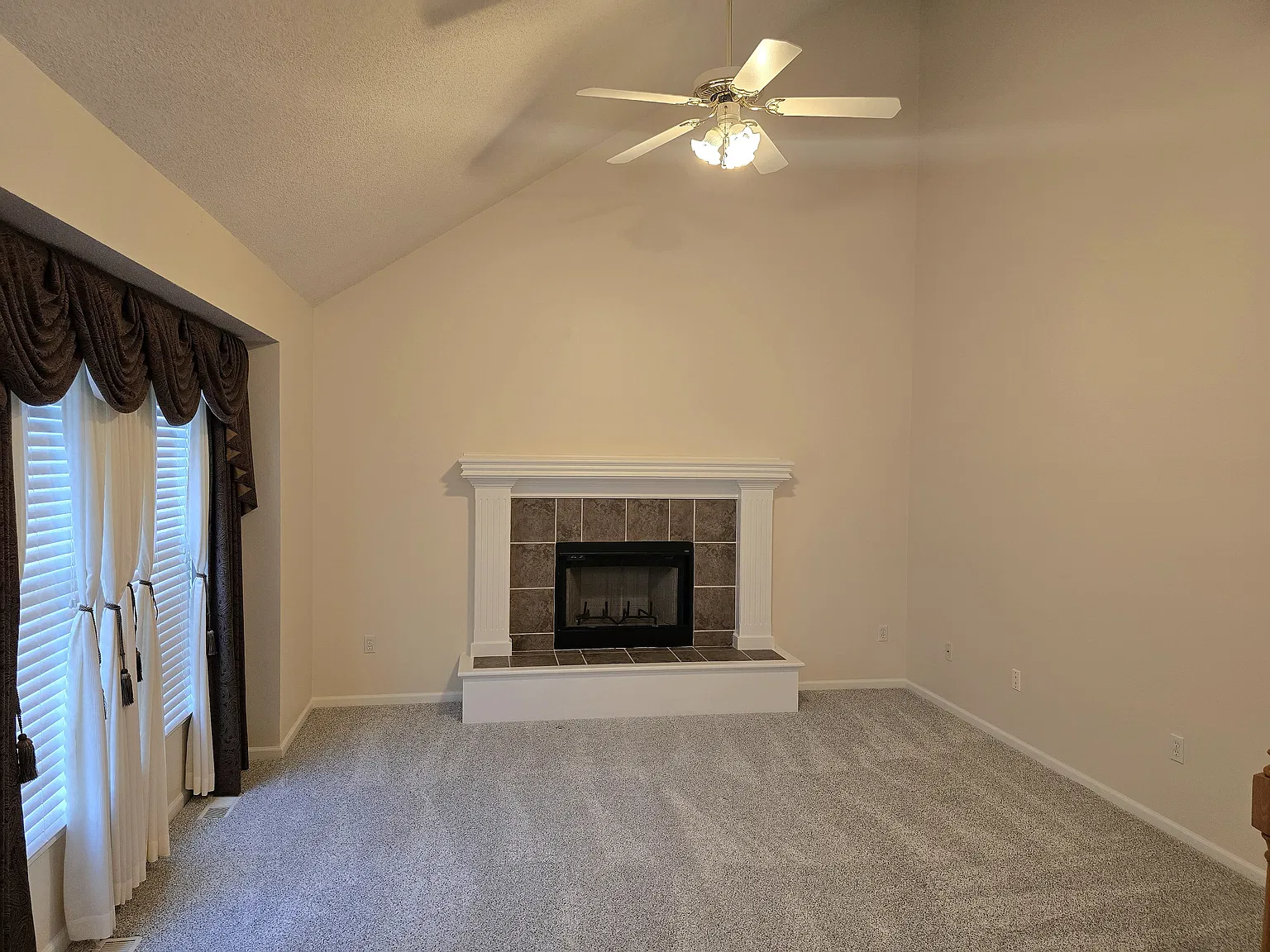 4 bed, 1346 sqft, $2,500 — Photo 2