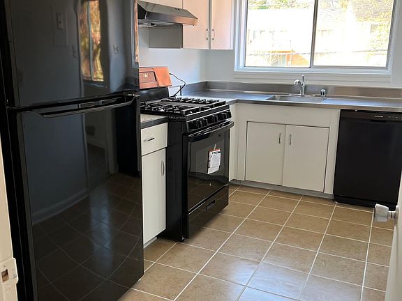 2nd image of 10625 Weymouth St APT 201