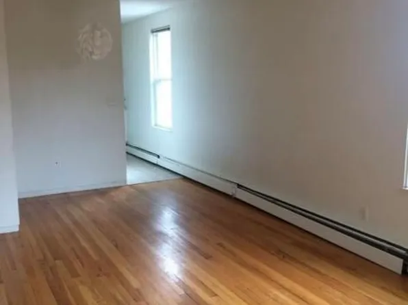 27 Garfield St #2R, Cambridge, MA 02138