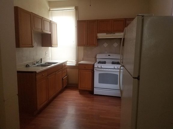 4th image of 4132 Taft Ave