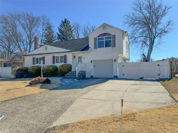 14 Farner Avenue, Selden, NY 11784