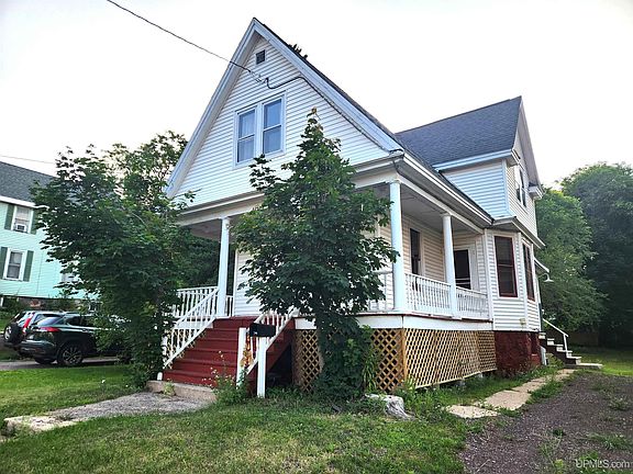 2nd image of 1115 Summit St