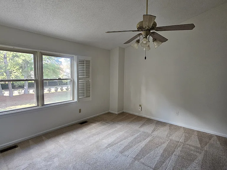 838 Creekside Cres — Photo 30