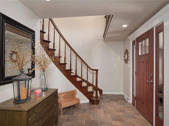 2nd image of 20 Sleepy Hollow Ln