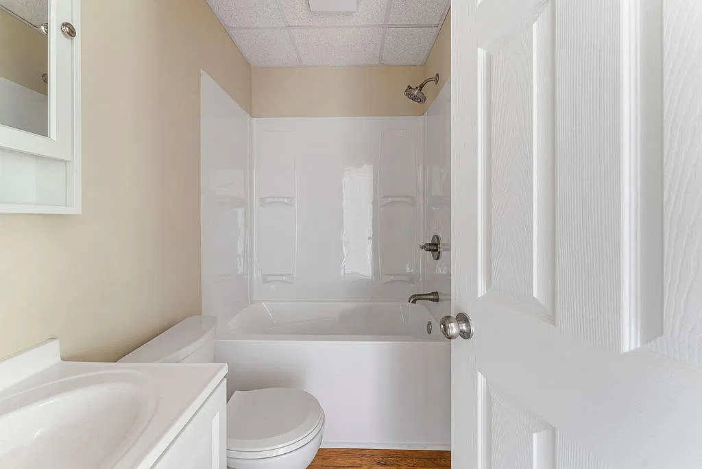 1 bed, 900 sqft, $1,000 — Photo 4