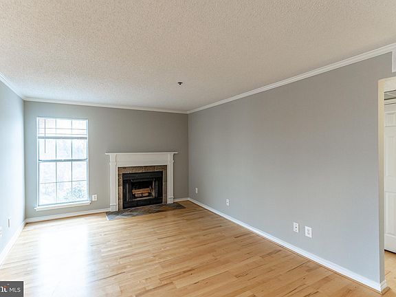3rd image of 1524 Lincoln Way APT 335
