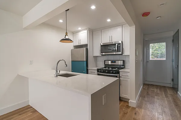 Rented by Compass | media 7