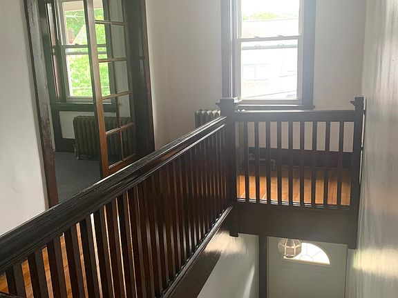 3rd image of 3363 Parkview Ave #2