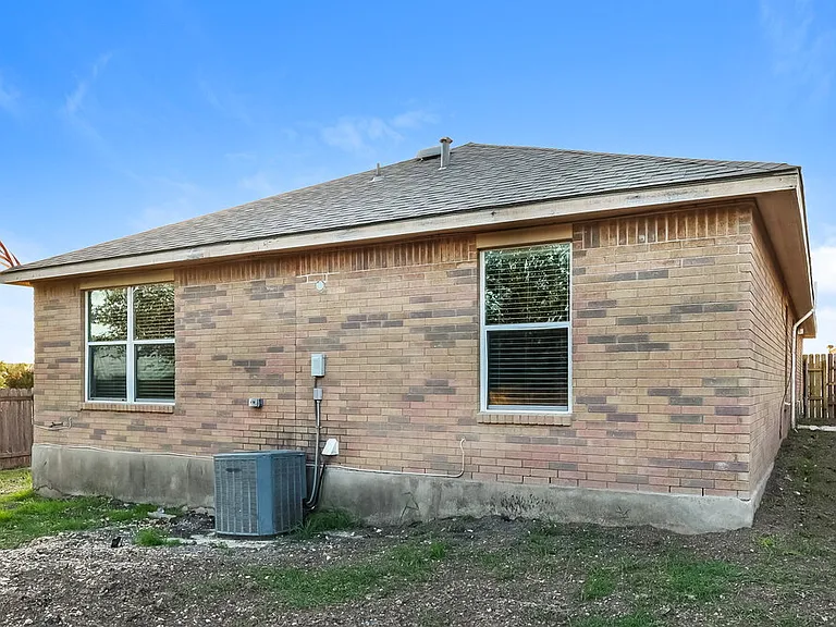 8007 Heights Valley — Photo 16