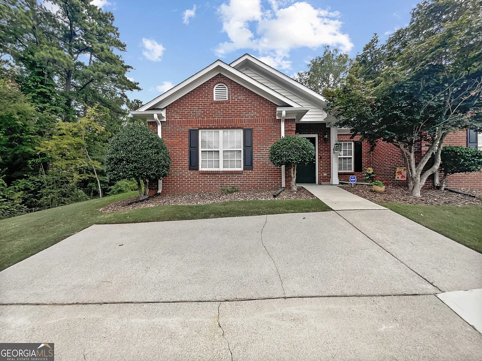 516 Manor Way photo 1