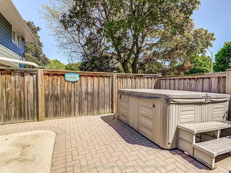 351 Strathcona Dr #MAIN — Photo 38