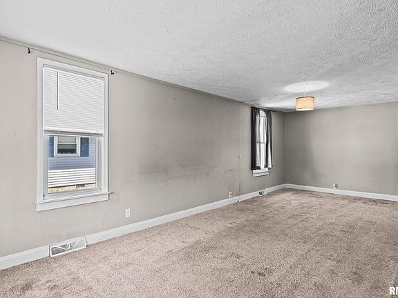 5th image of 411 S 5th St