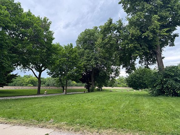 4th image of 4026 W CLYBOURN STREET