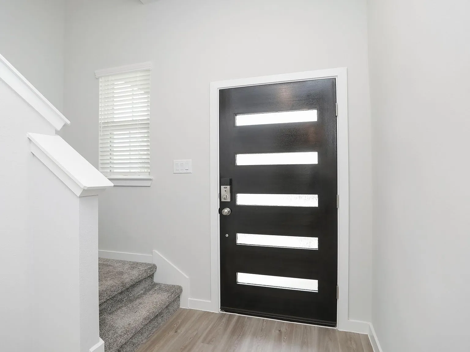 4 bed, 2.5 bath, 1991 sqft, $2,475 — Photo 4