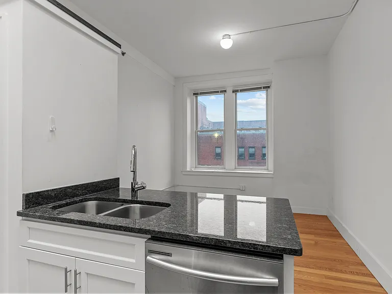 133 Mathewson St #302 — Photo 9
