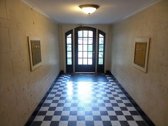 3rd image of 848 Washington Blvd APT 3