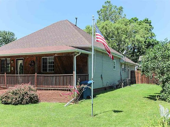2nd image of 206 Avenue Three St