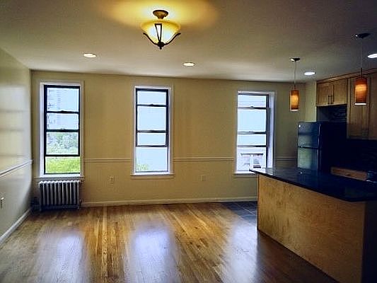 4th image of 2 Adrian Ave APT 43A