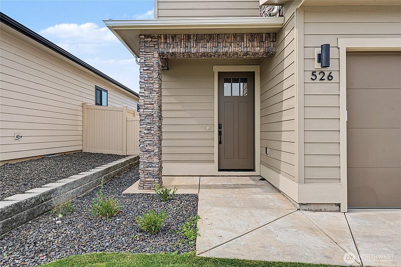 526 S Oasis Loop, East Wenatchee, WA 98802 | MLS #2582808 | Zillow