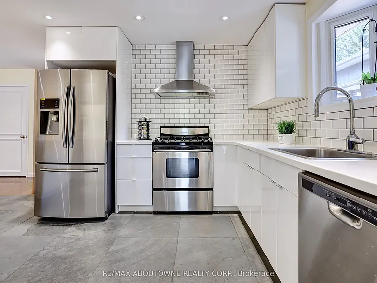 497 Anthony Dr — Photo 12