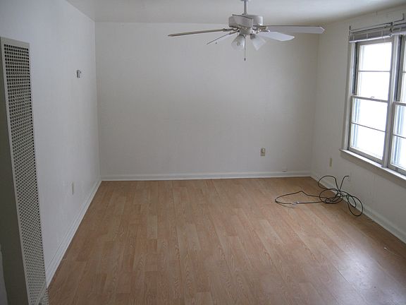 3rd image of 812 1/2 Culbertson Ave