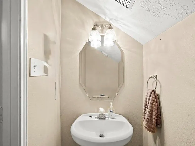 3106 Valley Ct — Photo 11