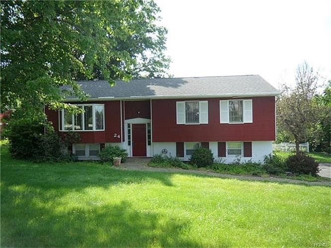 1st image of 24 Hawthorne Dr