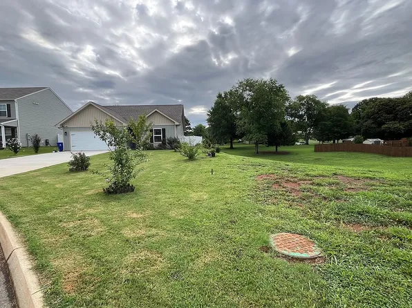 1055 Evan Ct, Talbott, TN 37877