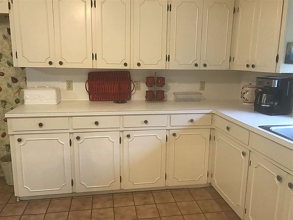 5th image of 1316 Garden Dr