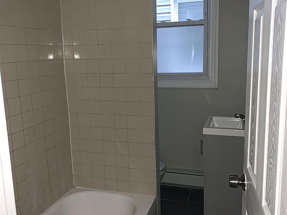 5th image of 665 Grove St #1R