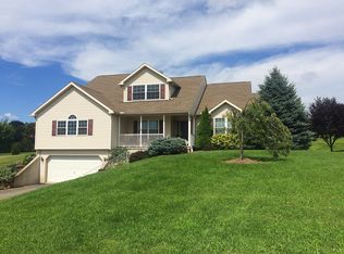 17 Steep Ln, Fleetwood, PA 19522
