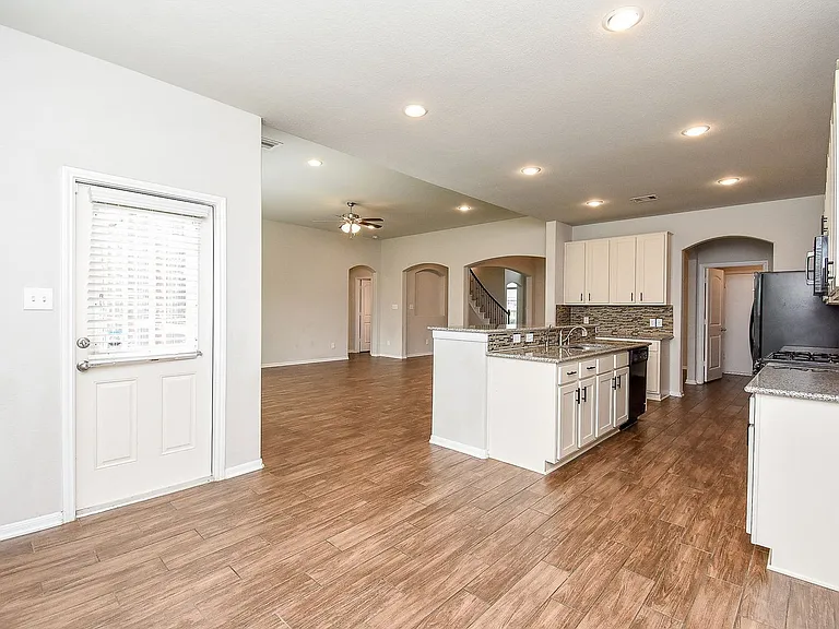 4442 Buentello Dr — Photo 33