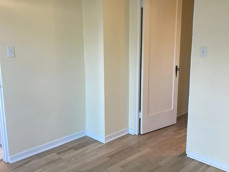 831 Valencia St — Photo 22