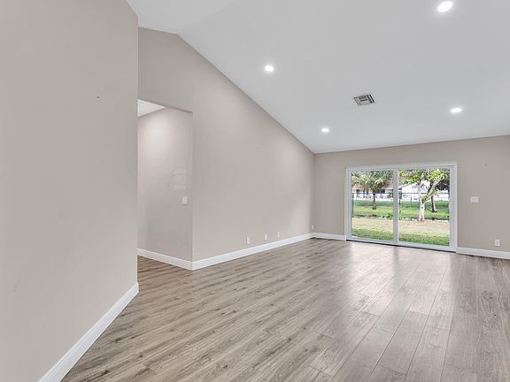 5th image of 10185 Grove Lane