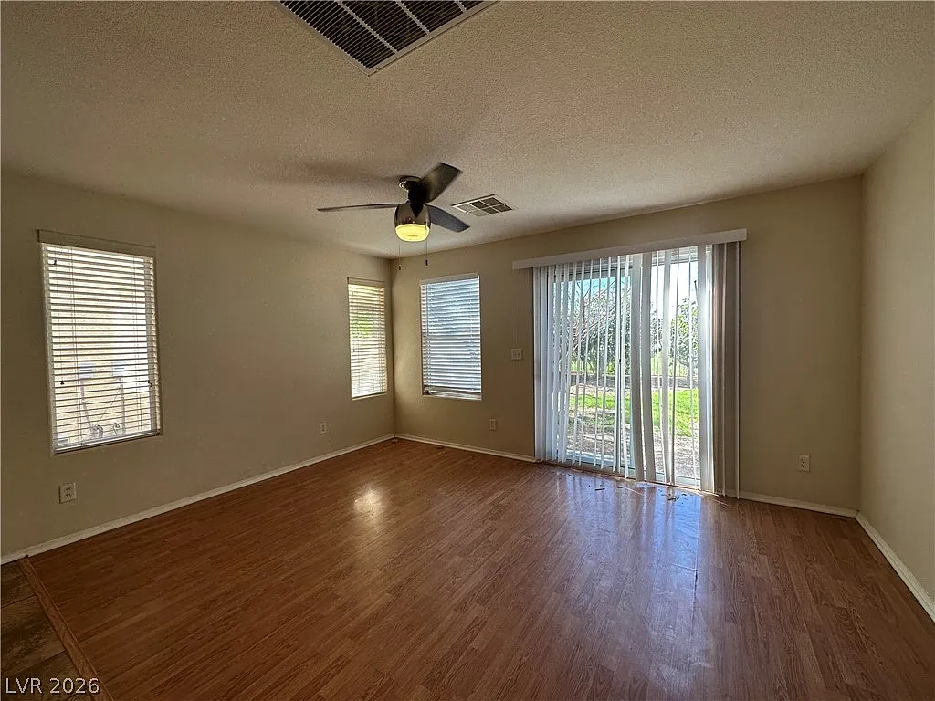 3 bed, 2.5 bath, 1853 sqft, $2,040 — Photo 3