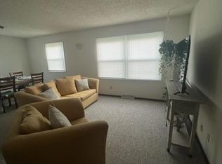 2322 W 3rd St APT B, Cedar Falls, IA 50613