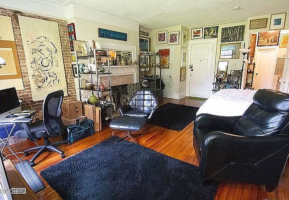 3rd image of 305 W 90th St APT 1B