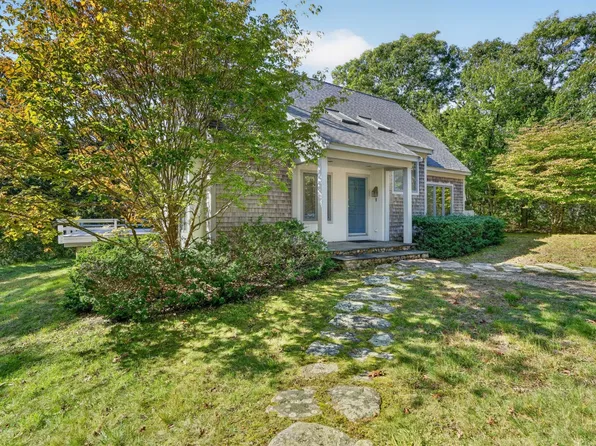 11 Lookout Pl, Chilmark, MA 02535