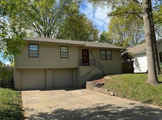 216 SW Richwood Ln, Blue Springs, MO 64014