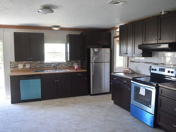 3rd image of 3245 Dew Ct