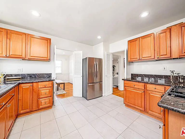 820 Alandele Ave — Photo 8